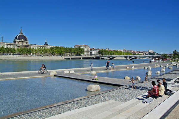 lyon 2 berges du rhone